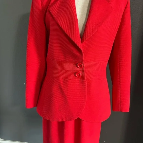 Yves Saint Laurent Encore Women’s Red Suit Jacket & Skirt 100% Wool Size 12 - Picture 2 of 16